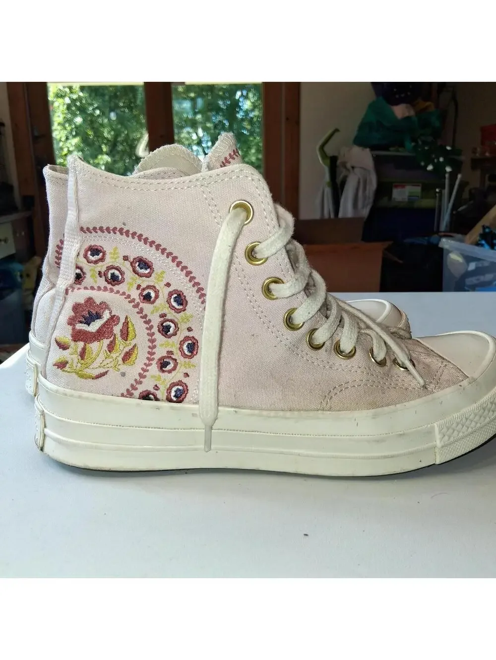 Pink Converse high top sneakers embroidered floral paisley design size 6.5 pink